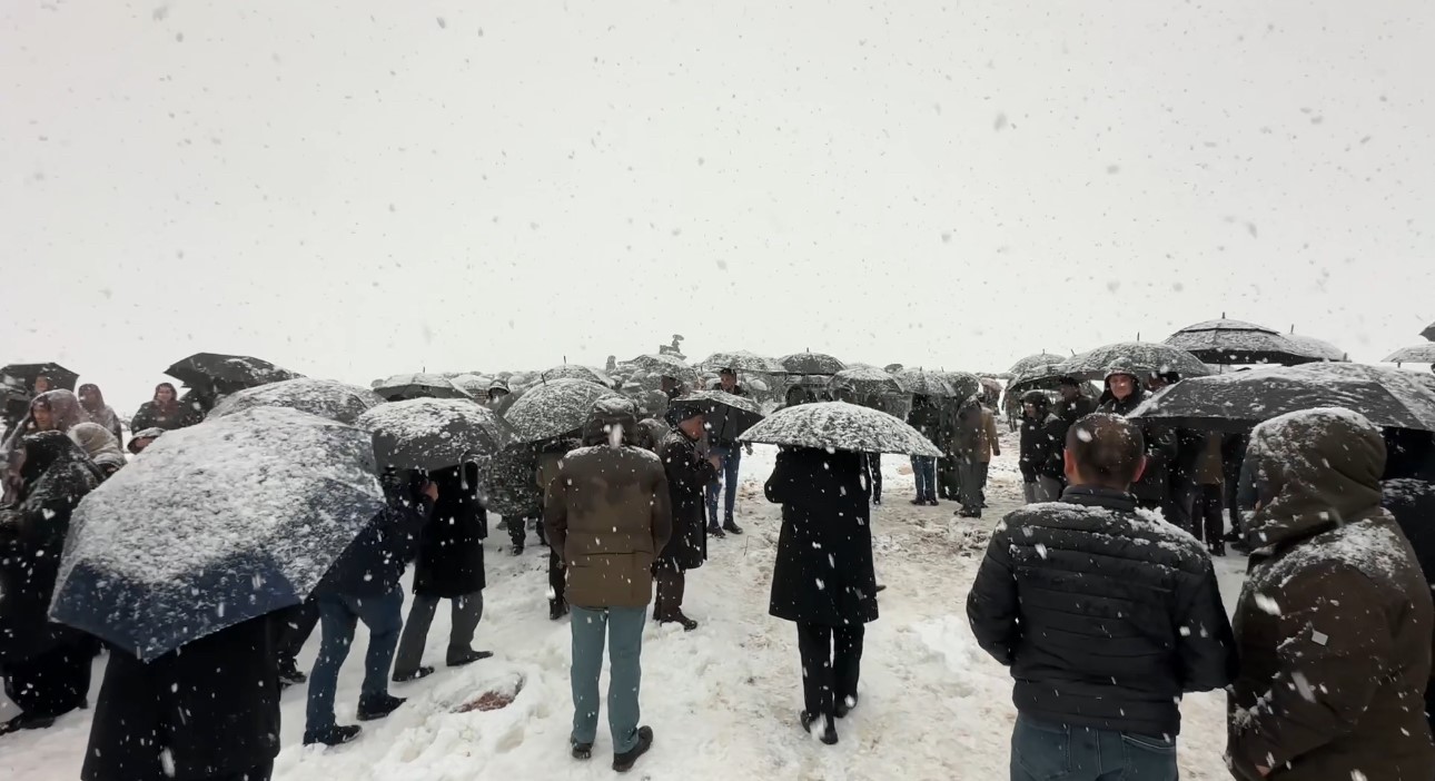 Van’daki kazada hayatını kaybeden aile yan yana defnedildi
