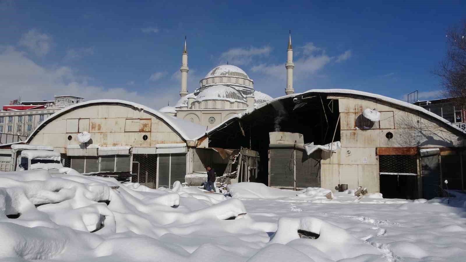 Van’ın 27 yıllık Mısır Çarşısı iki katlı modern arasta oluyor
