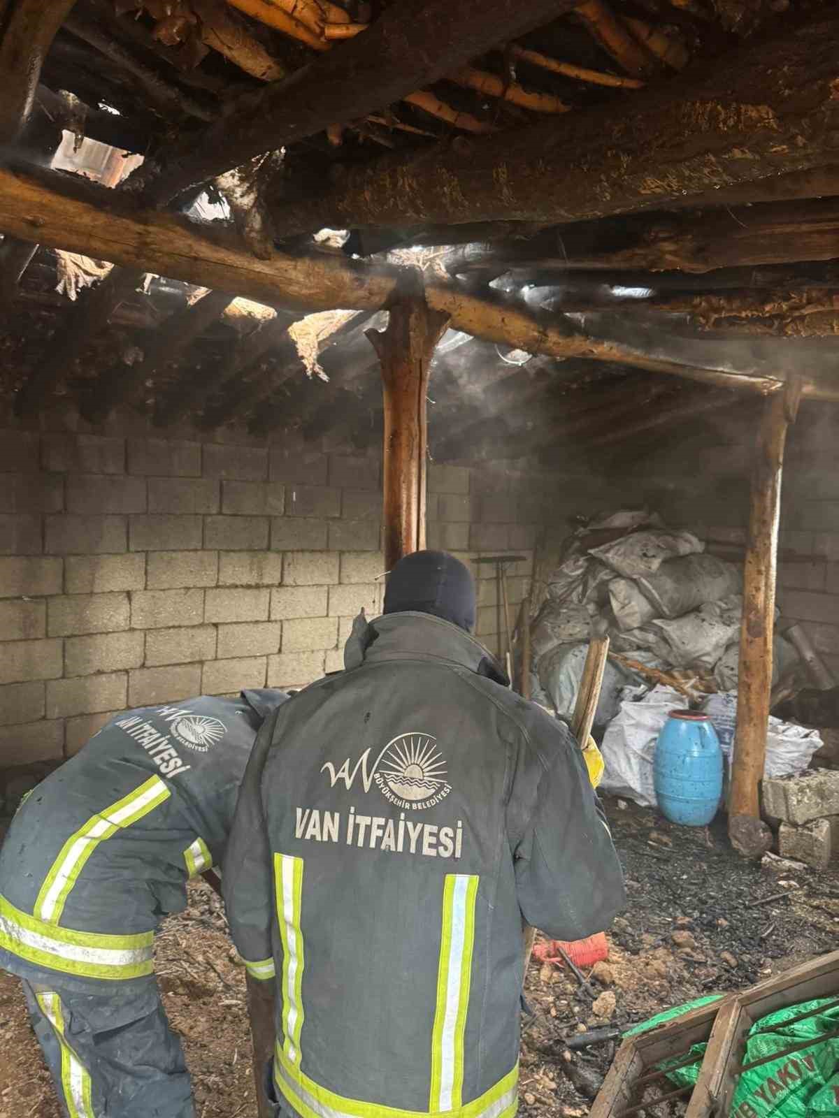 Van’ın Muradiye ilçesinde tandır evi yangını
