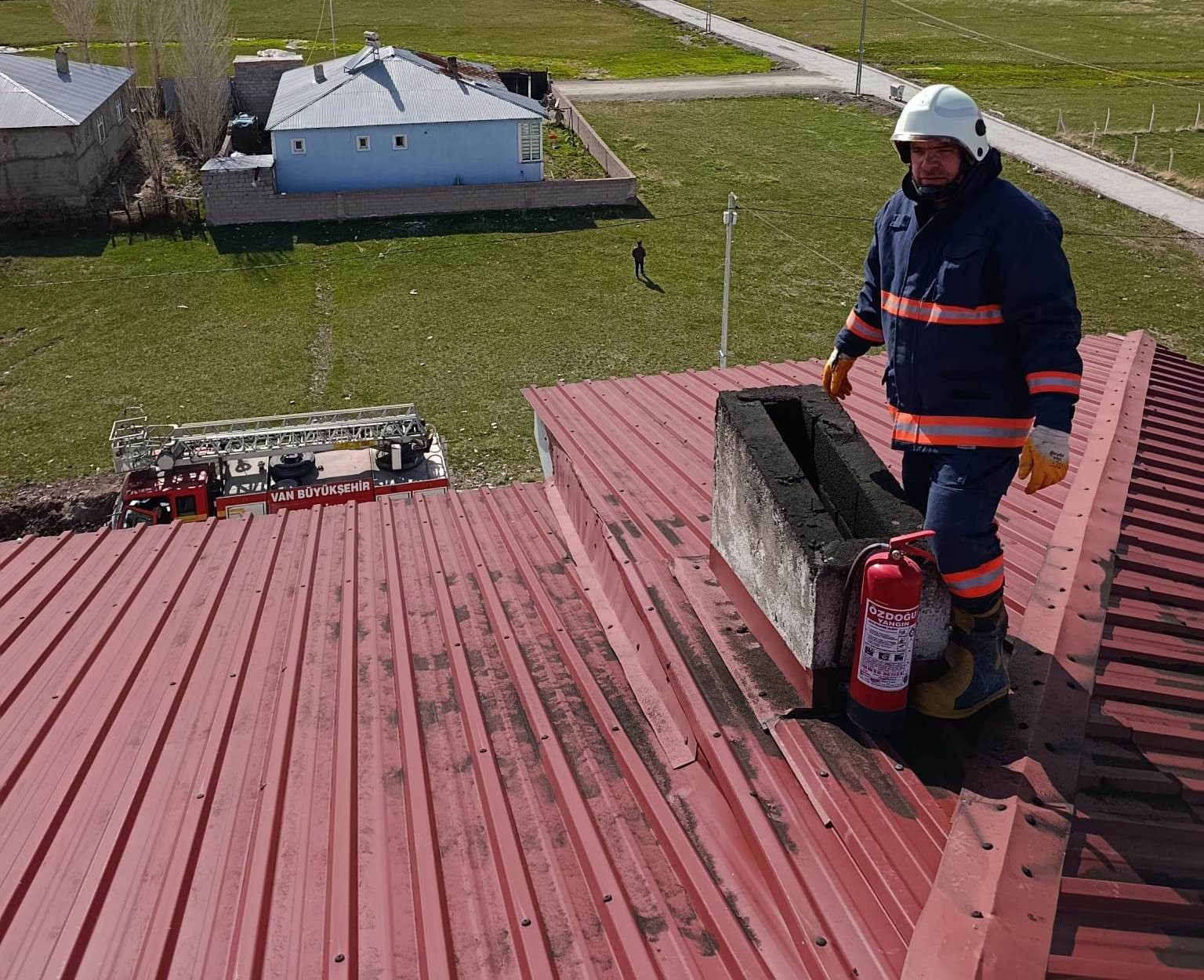 Van’ın Özalp ilçesinde ev yangını
