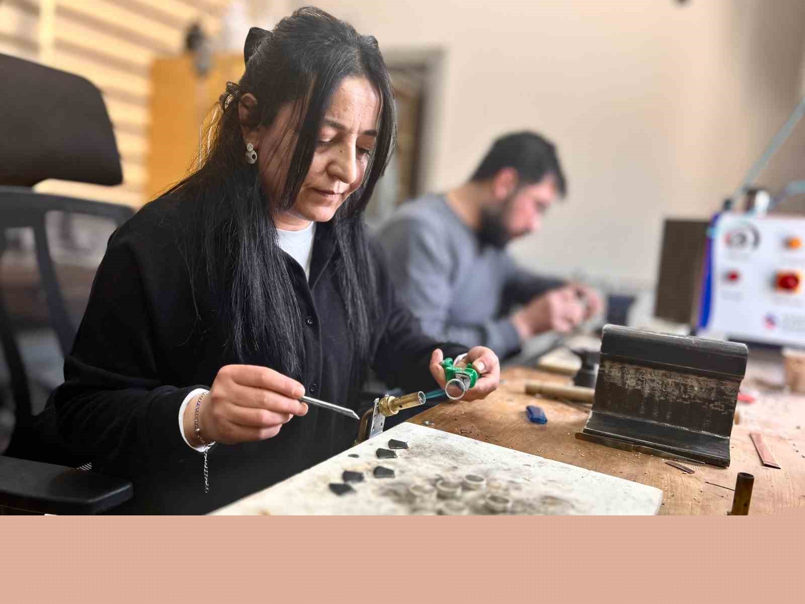 Van’ın tescilli savat sanatı genç kuşaklara aktarılıyor
