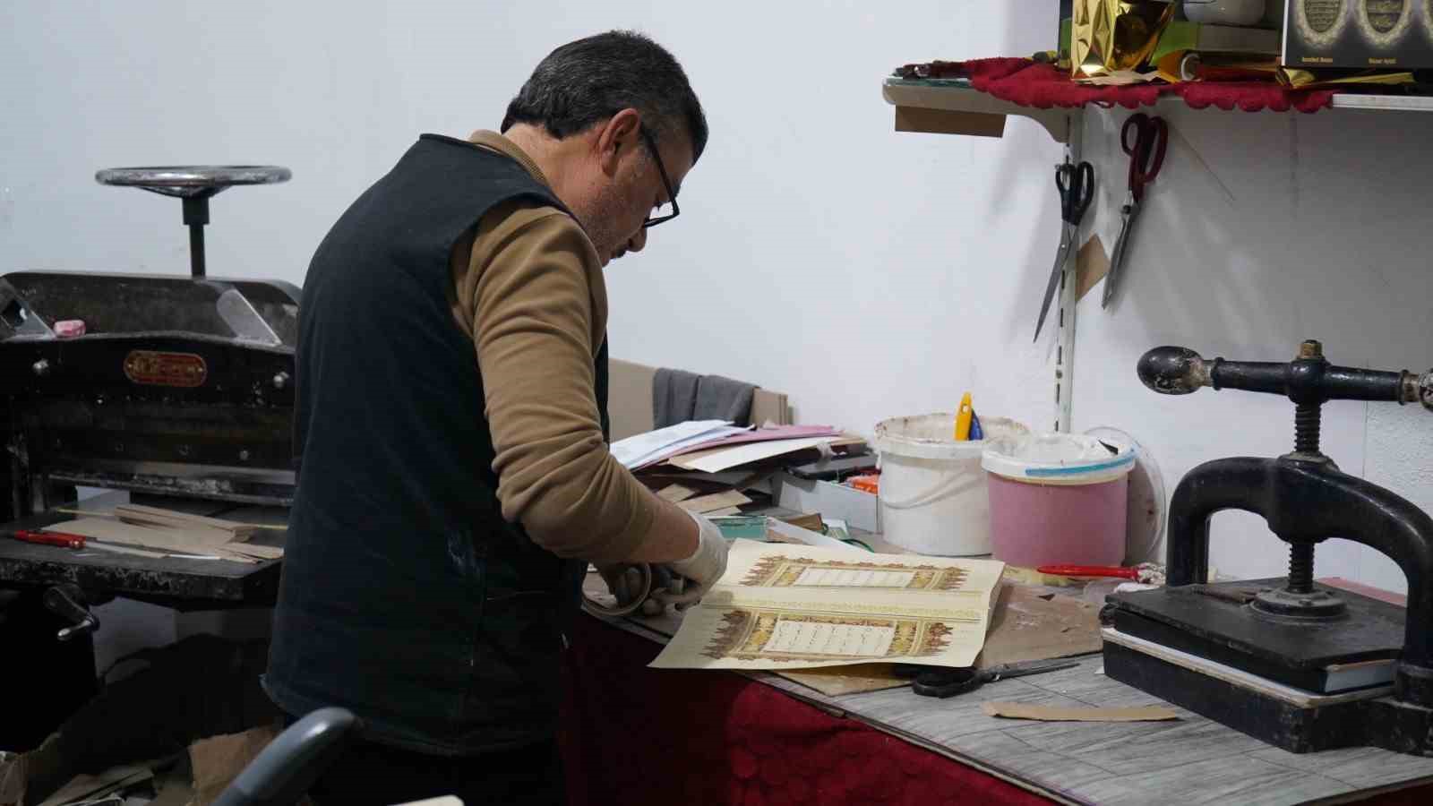 Vanlı cilt ustası yarım asırlık zanaatını teknolojiye karşı koruyor
