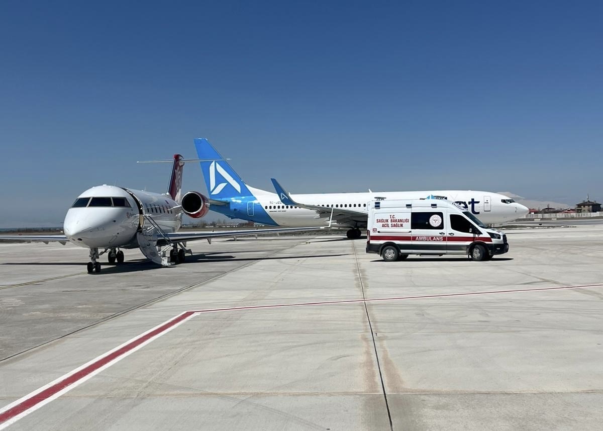 Vanlı iki çocuk için ambulans uçak havalandı
Vanlı iki çocuk için ambulans uçak havalandı