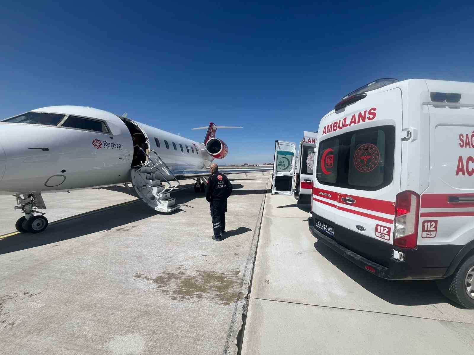 Vanlı iki çocuk için ambulans uçak havalandı
Vanlı iki çocuk için ambulans uçak havalandı