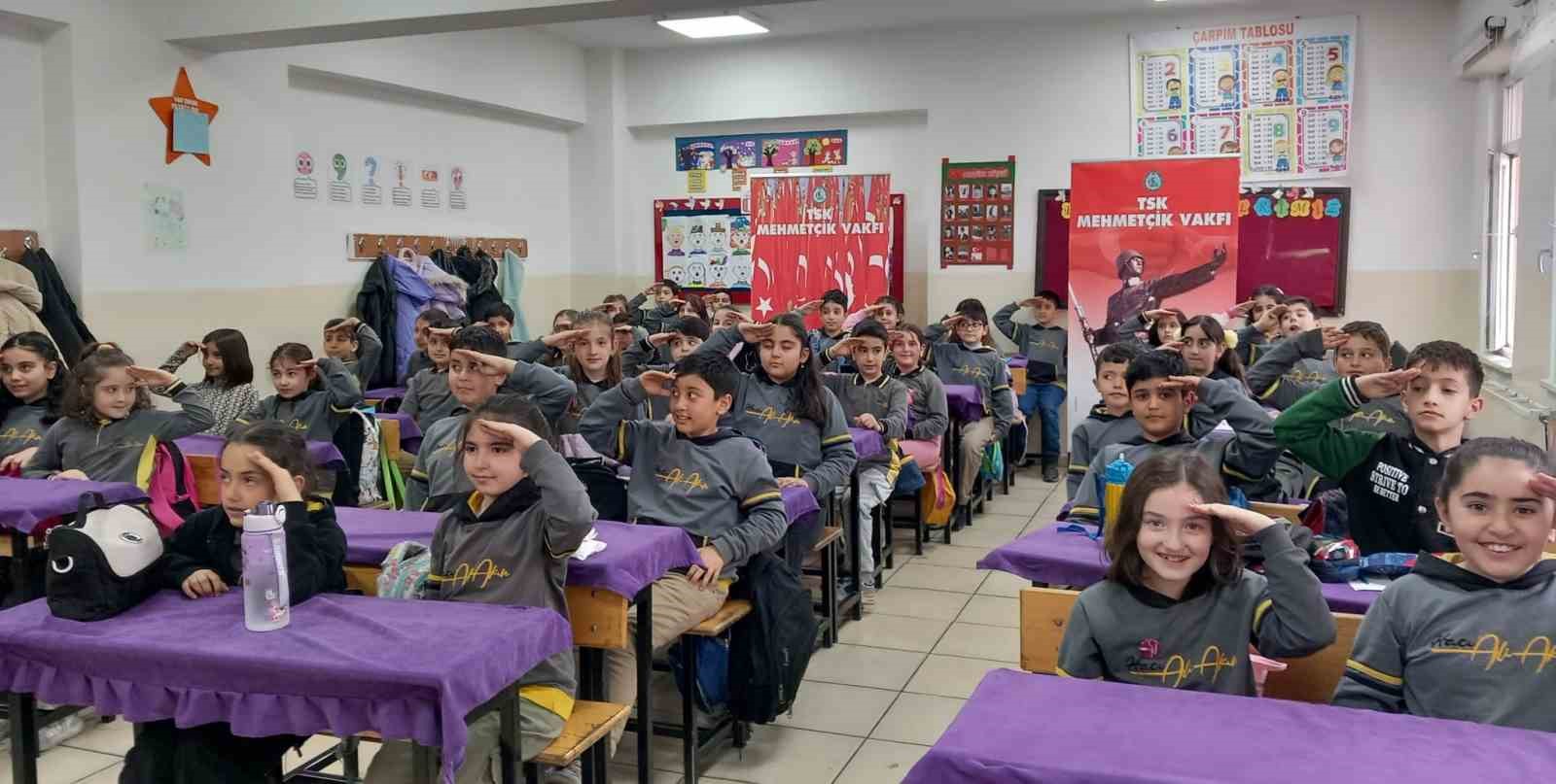 Vanlı miniklerden yürekleri ısıtan etkinlik: Konser gelirini Mehmetçik Vakfı’na bağışladılar
