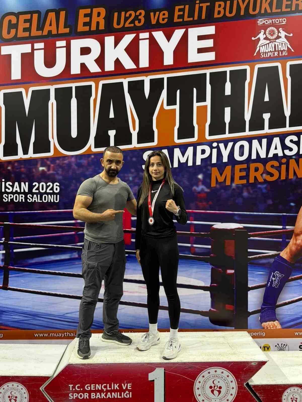 Vanlı sporcular Türkiye şampiyonasından madalyalarla döndü
