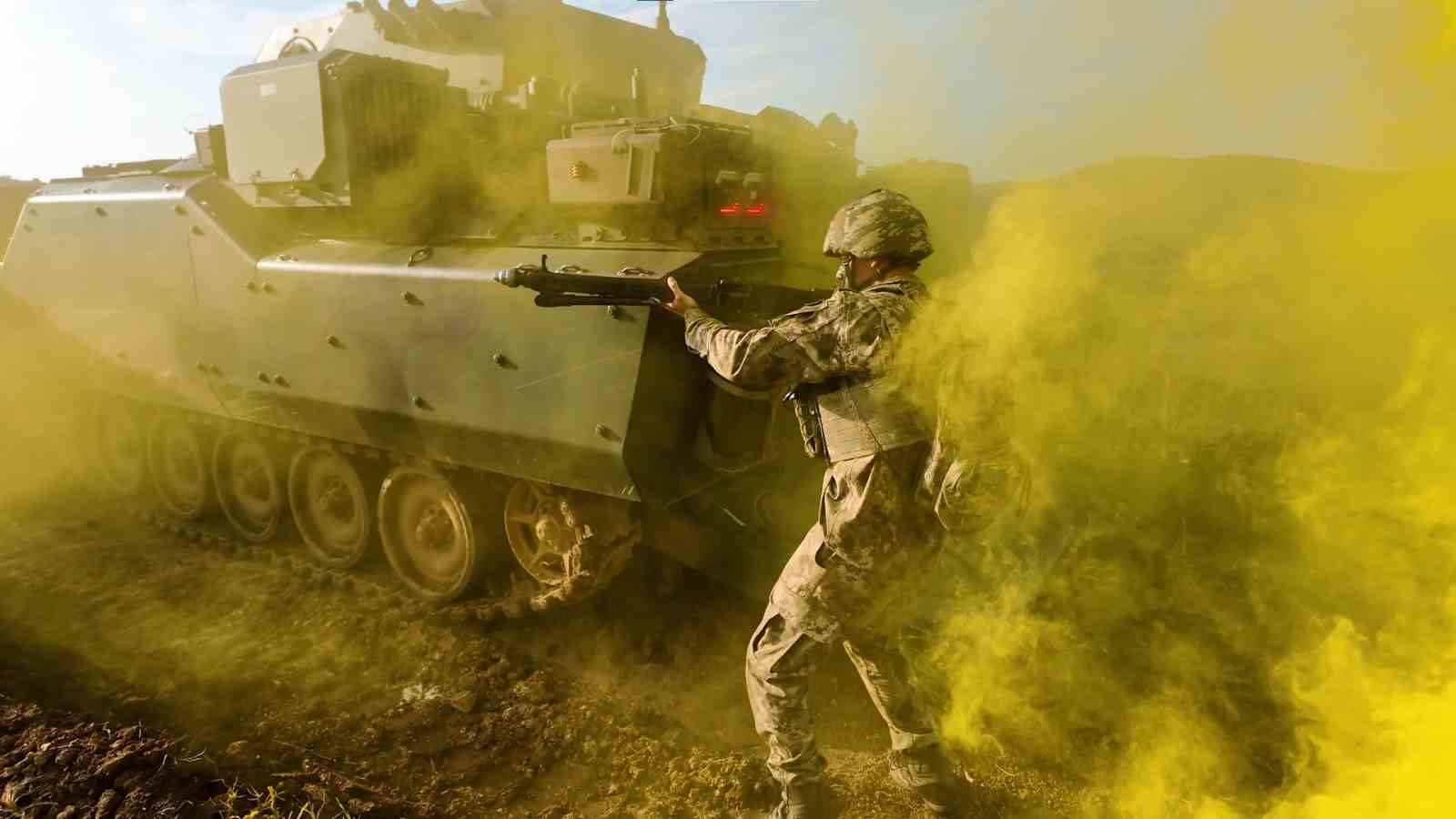 Vatan savunmasının kahramanları zorlu eğitimlerden geçiyor
