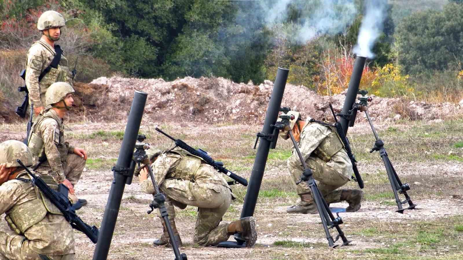 Vatan savunmasının kahramanları zorlu eğitimlerden geçiyor
