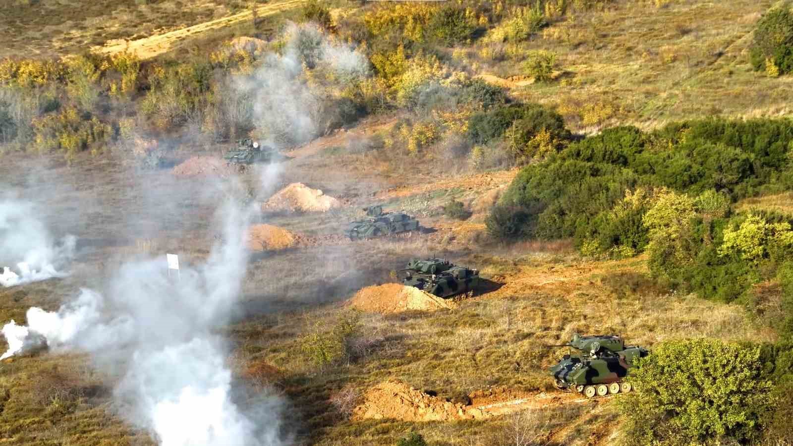 Vatan savunmasının kahramanları zorlu eğitimlerden geçiyor
