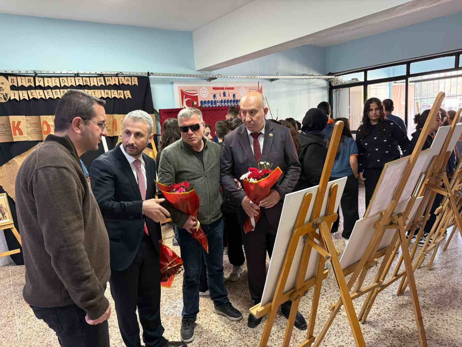 Vatan ve kahramanlık ruhu genç nesillere anlatıldı
Vatan ve kahramanlık ruhu genç nesillere anlatıldı