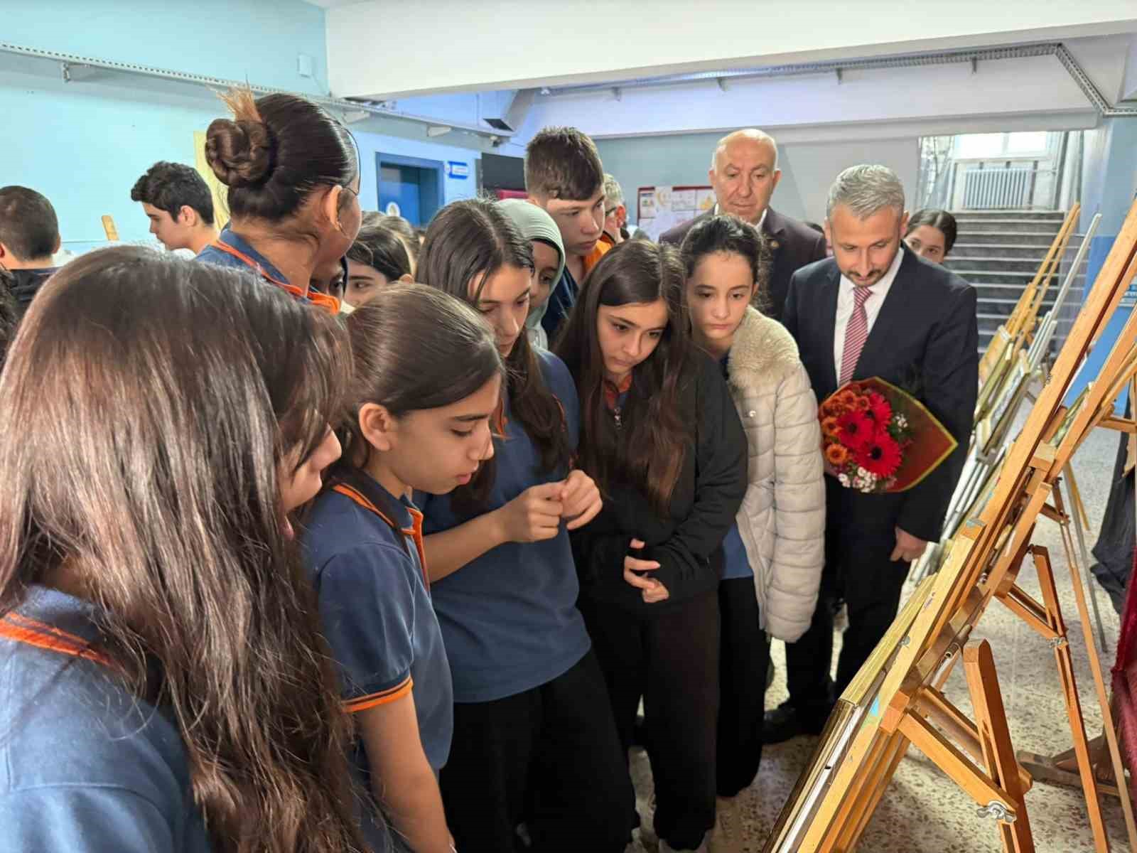 Vatan ve kahramanlık ruhu genç nesillere anlatıldı
Vatan ve kahramanlık ruhu genç nesillere anlatıldı