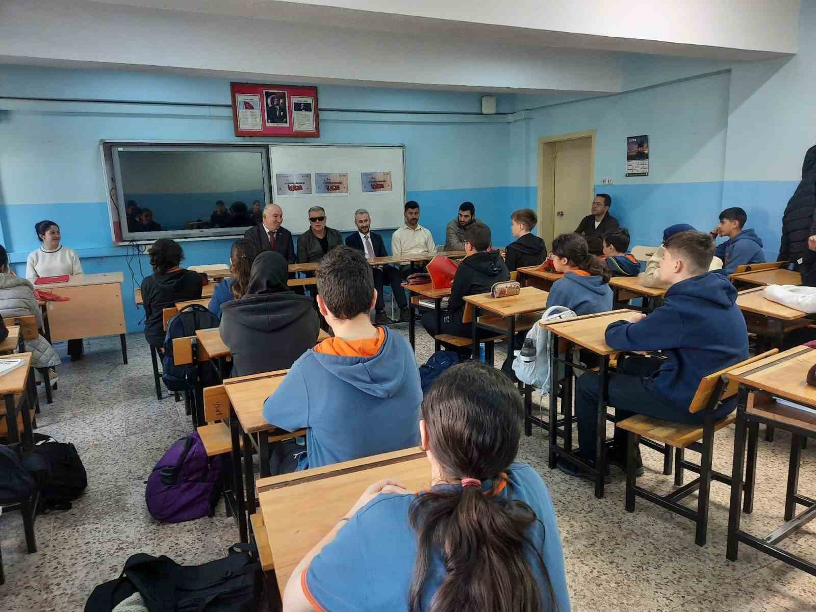 Vatan ve kahramanlık ruhu genç nesillere anlatıldı
Vatan ve kahramanlık ruhu genç nesillere anlatıldı