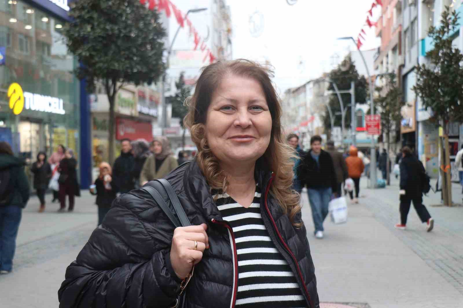 Vatandaşın bayram telaşı: Sokaklar doldu taştı
