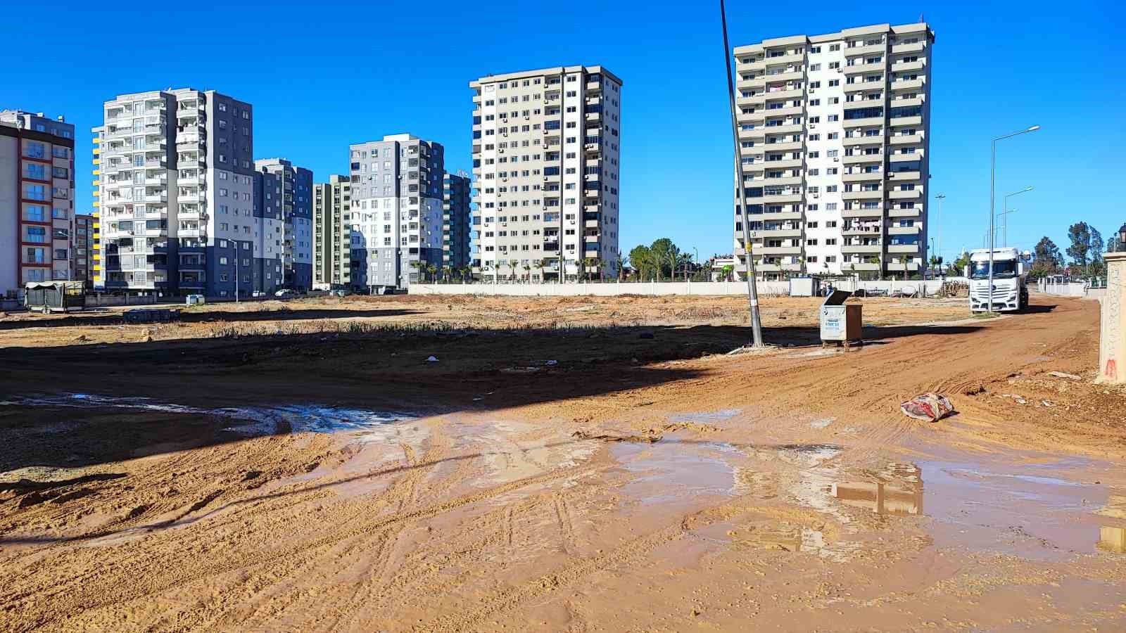 Vatandaşın çamur ve toz isyanı
Vatandaşın çamur ve toz isyanı