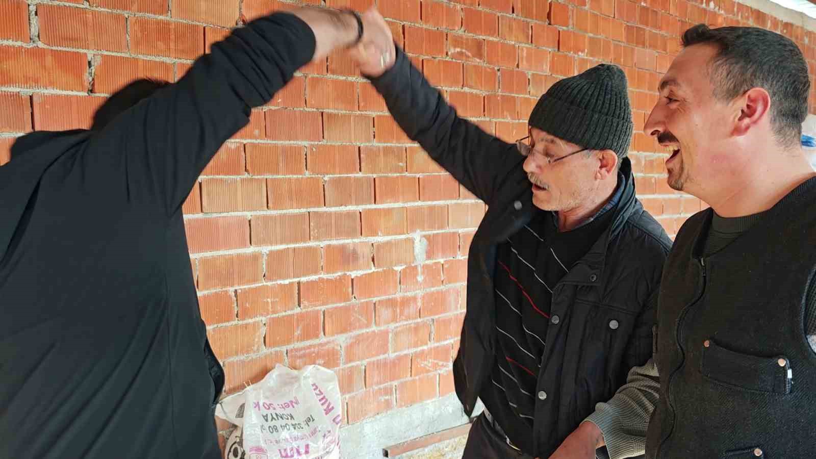 Vatandaşın çiftlik sahibi ile kurban pazarlığı renkli görüntüler oluşturdu
