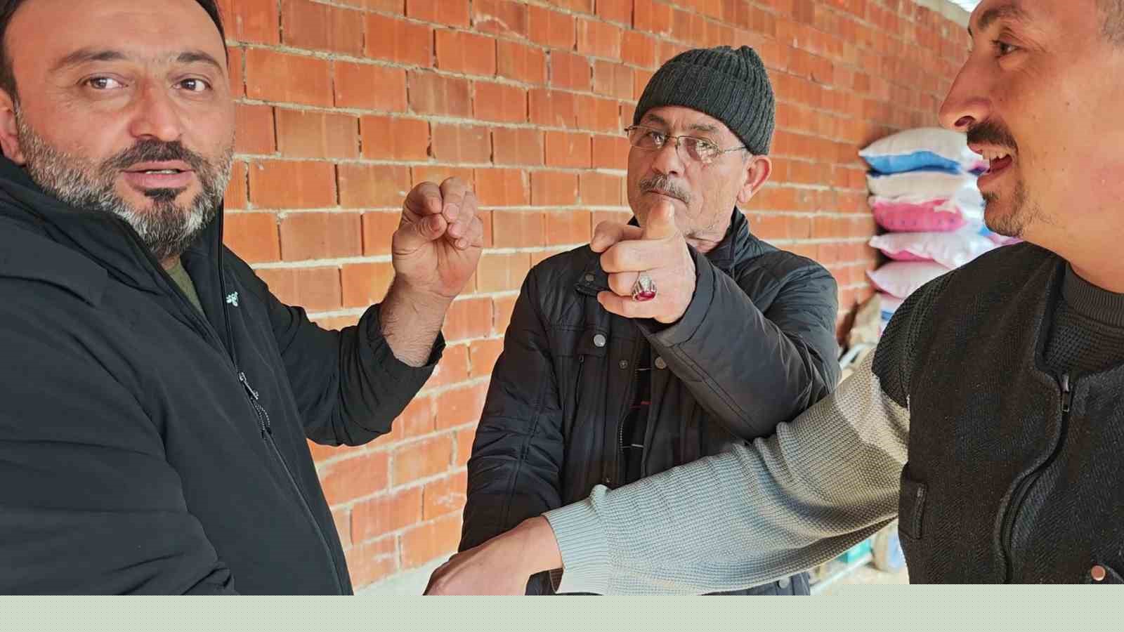 Vatandaşın çiftlik sahibi ile kurban pazarlığı renkli görüntüler oluşturdu
