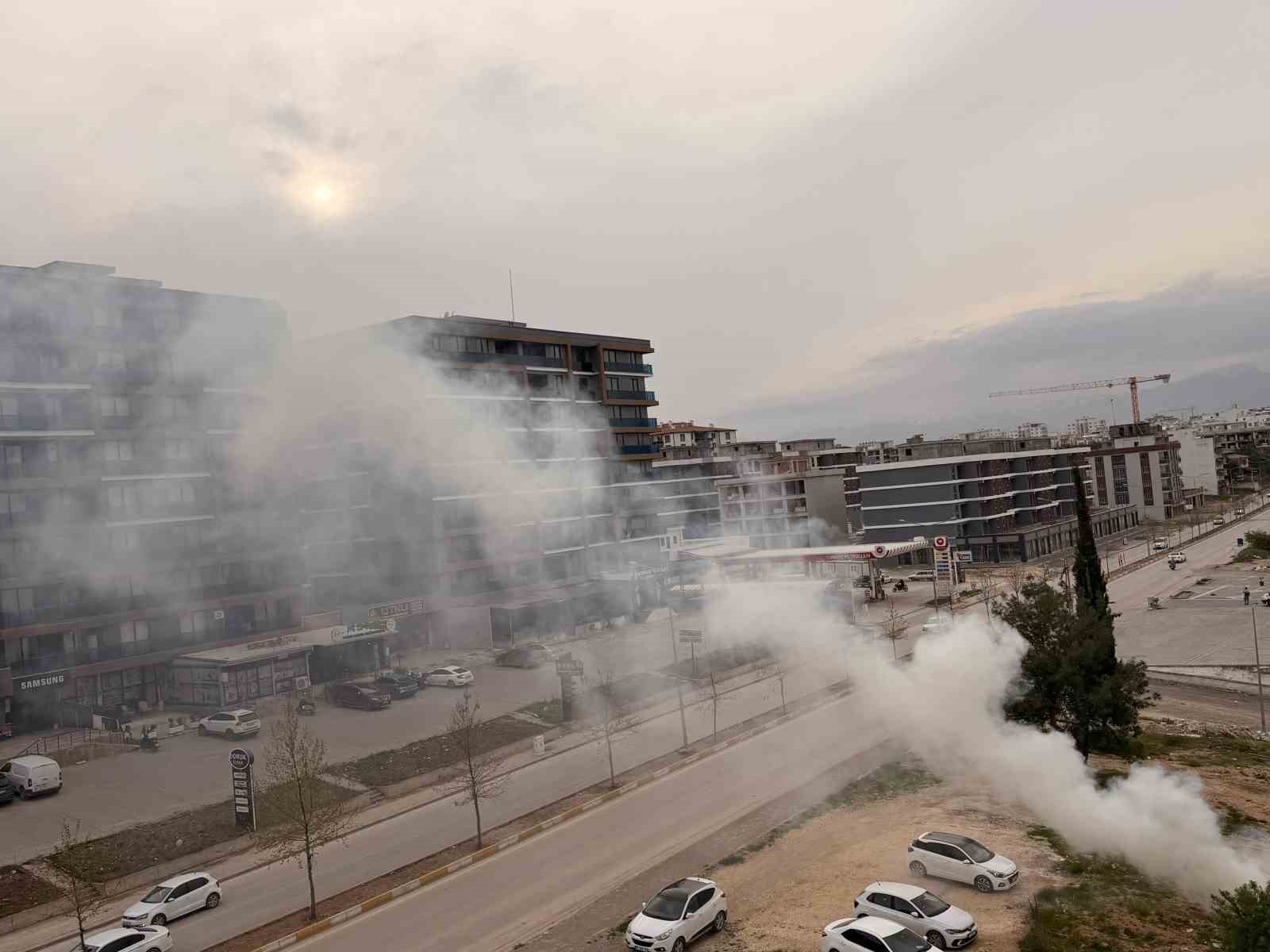 Vatandaşın yaktığı atık yangınını itfaiye ekipleri söndürdü
