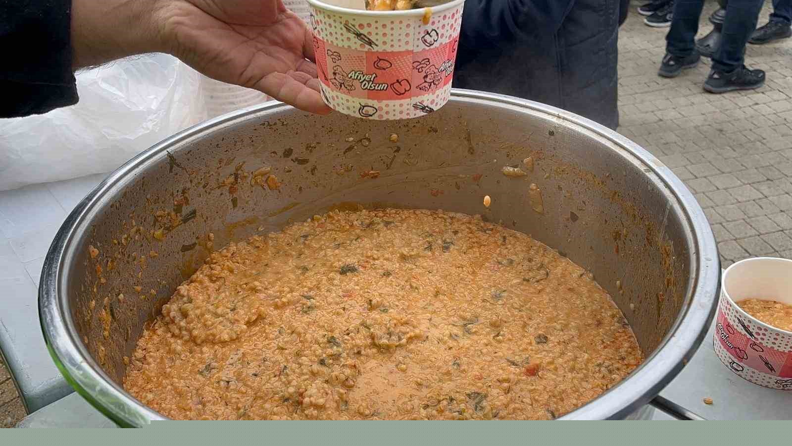 Vatandaşlara Ramazan Bayramı’nda "ekşili pilav" ikramı
