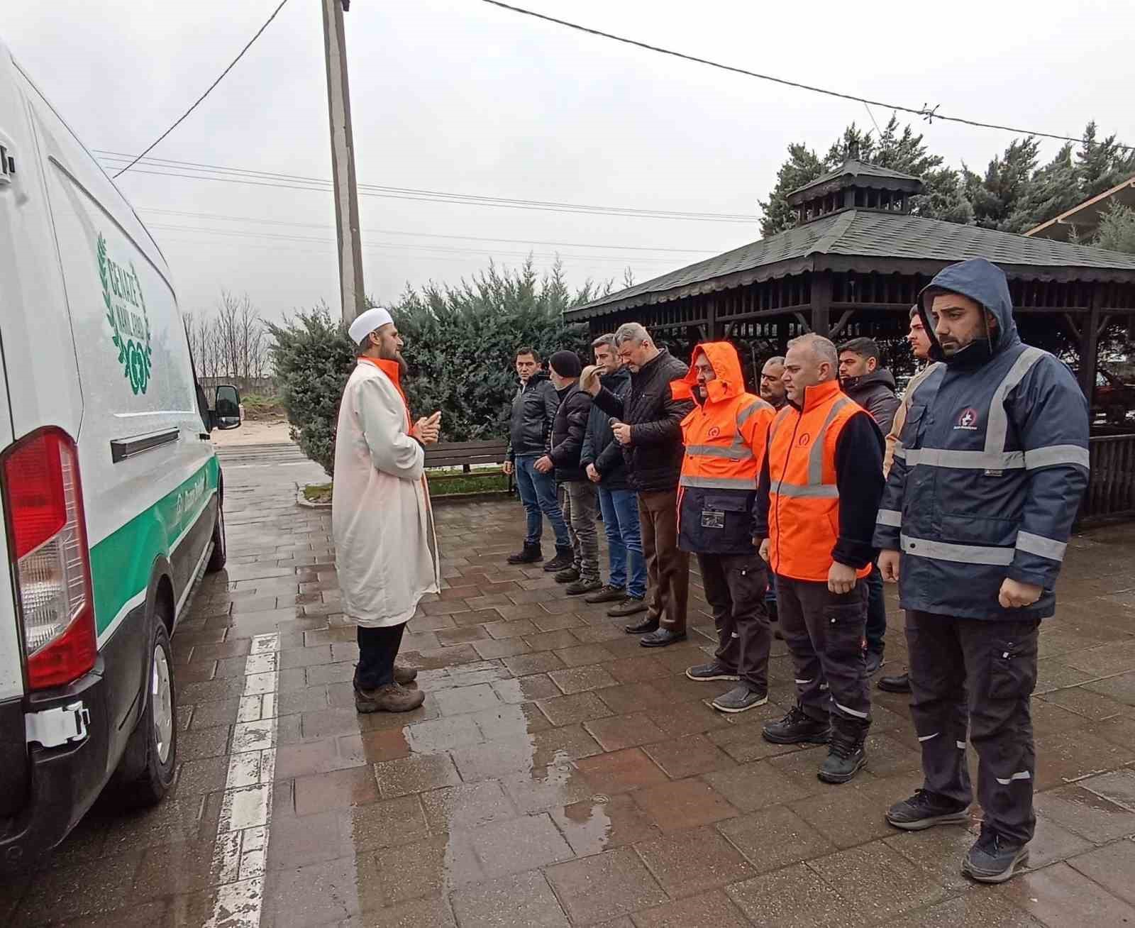 Vefat eden kaçak göçmenler Düzce’de defnedildi
