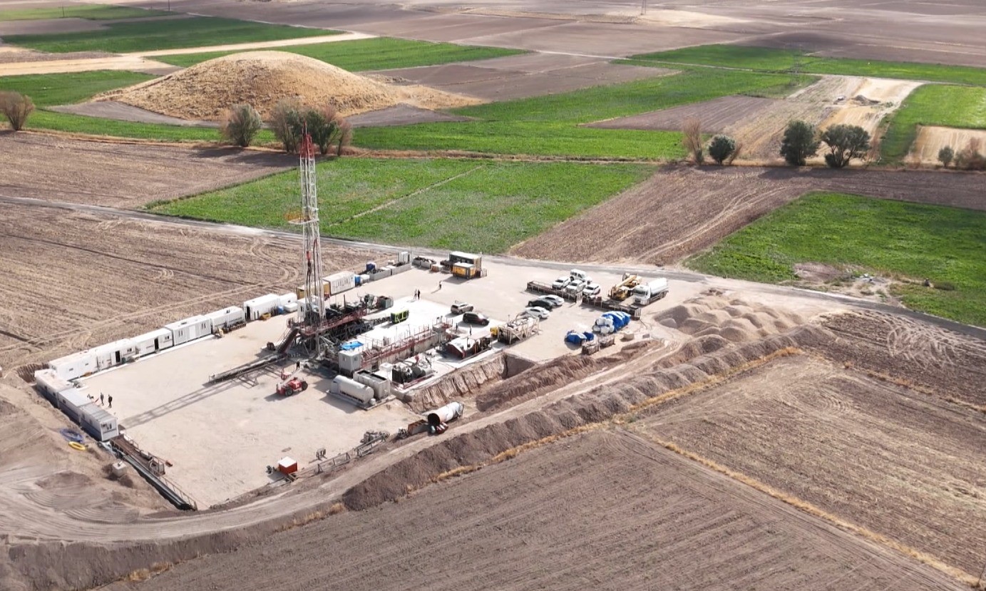 Vekil Ataş ve Başkan Bağlamış, Jeotermal Sera OTB’deki çalışmaları inceledi
