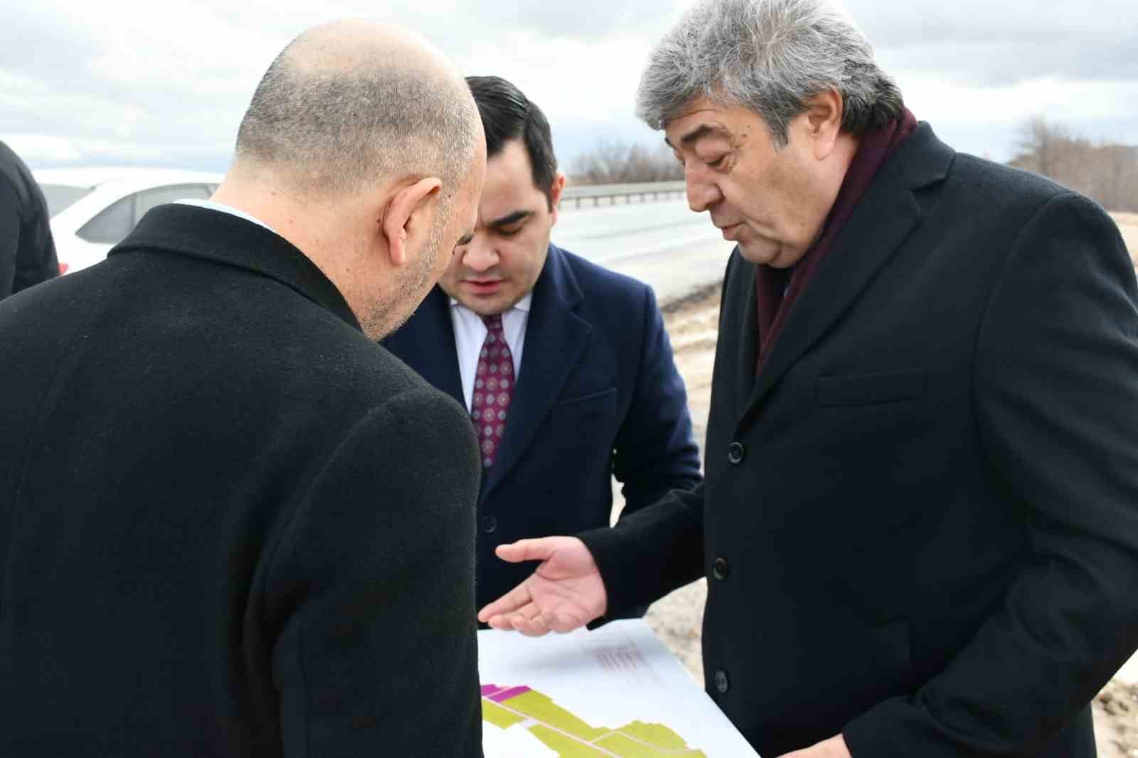 Vekil Ataş ve Başkan Bağlamış, Jeotermal Sera OTB’deki çalışmaları inceledi
