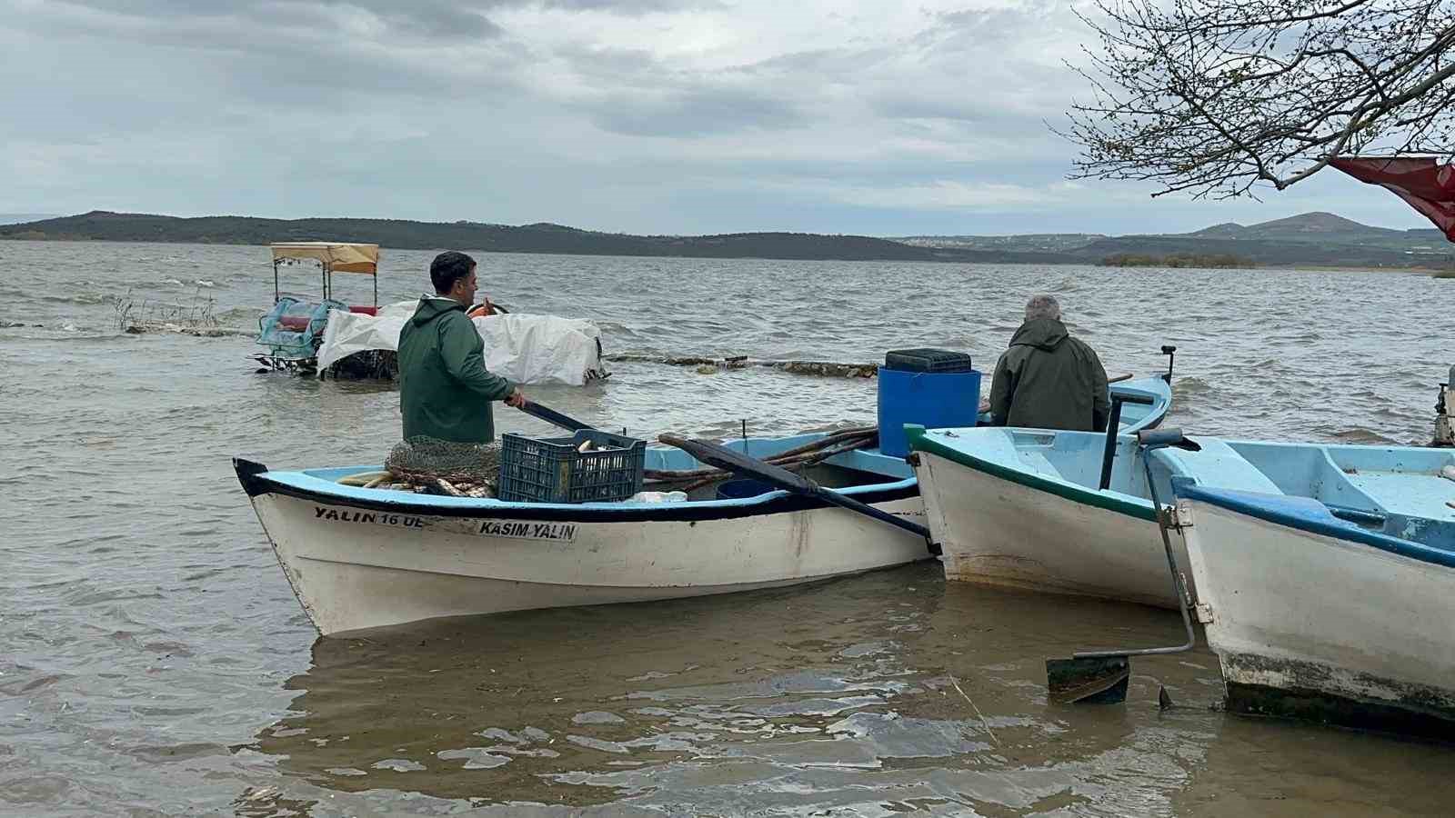 "Velhasıl sudan ibaret Bursa"nın dağı ovası suyla doldu
"Velhasıl sudan ibaret Bursa"nın dağı ovası suyla doldu