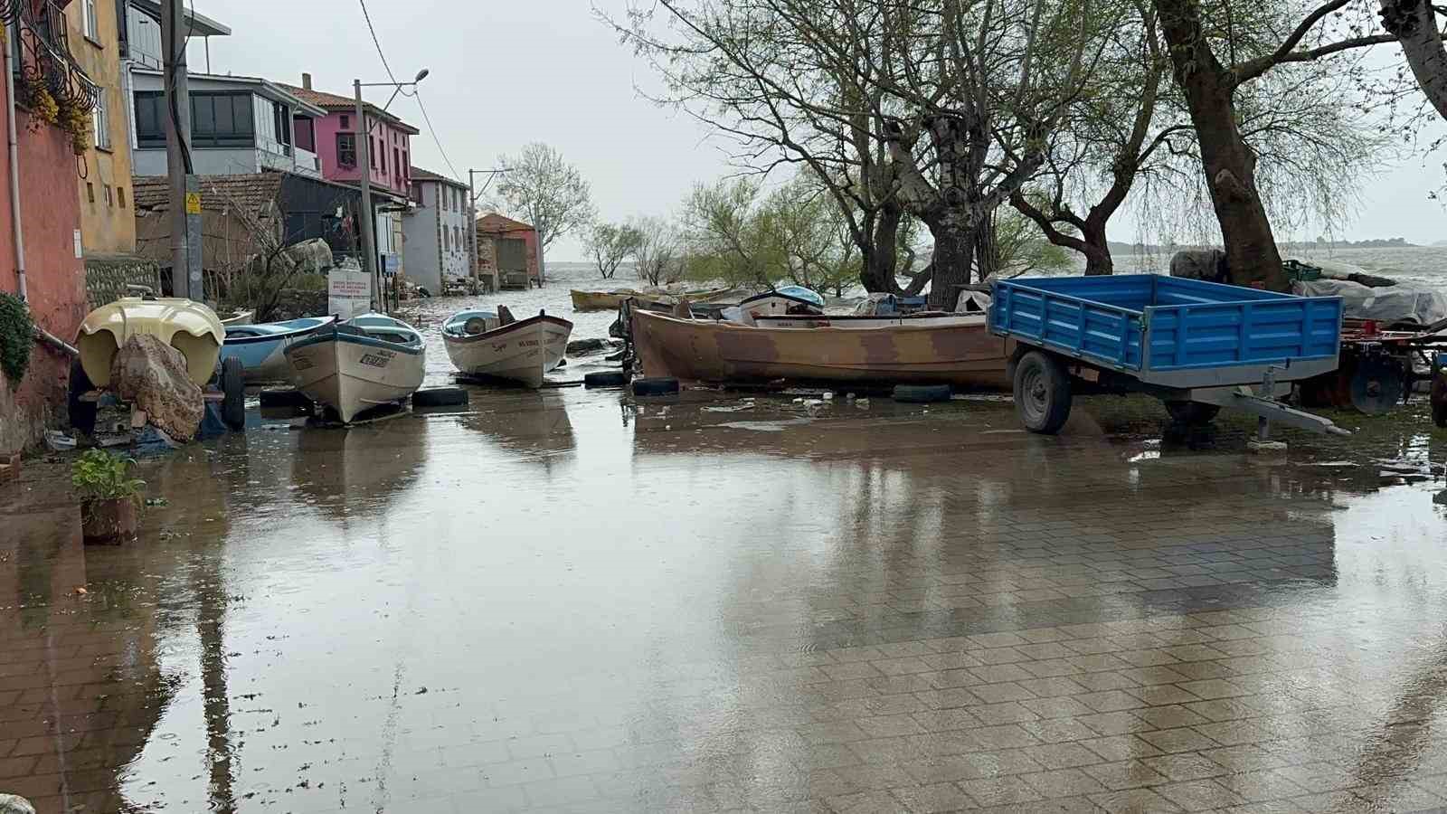 "Velhasıl sudan ibaret Bursa"nın dağı ovası suyla doldu
"Velhasıl sudan ibaret Bursa"nın dağı ovası suyla doldu