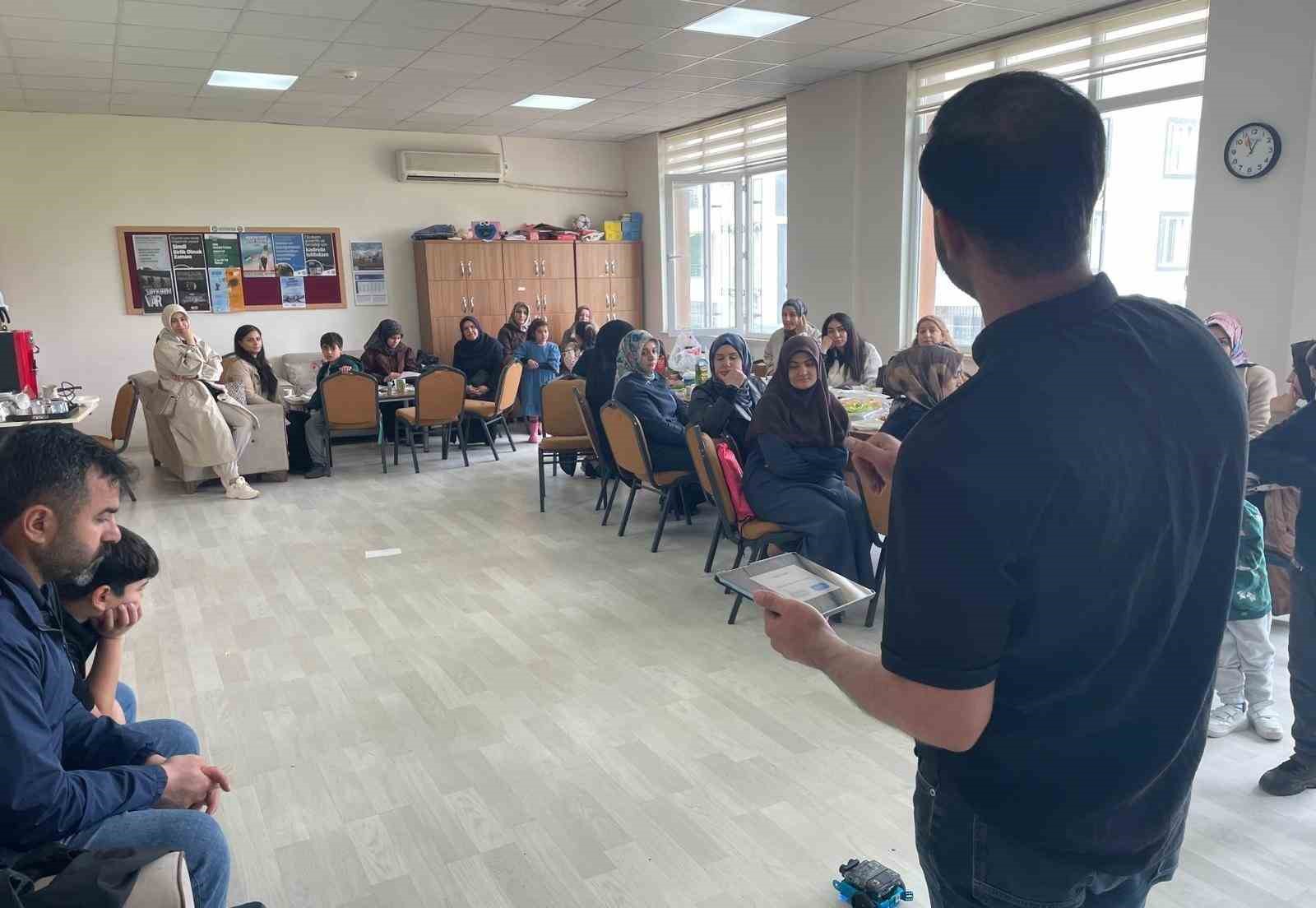 Veliler ve öğrenciler kodlama etkinliğinde buluştu
