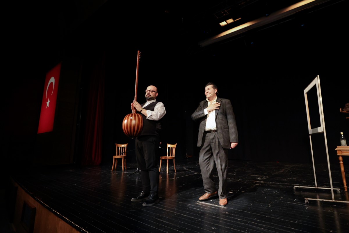 ‘Veli’nin Oğlu Orhan’ Küçükçekmece’de seyirciyle buluştu
