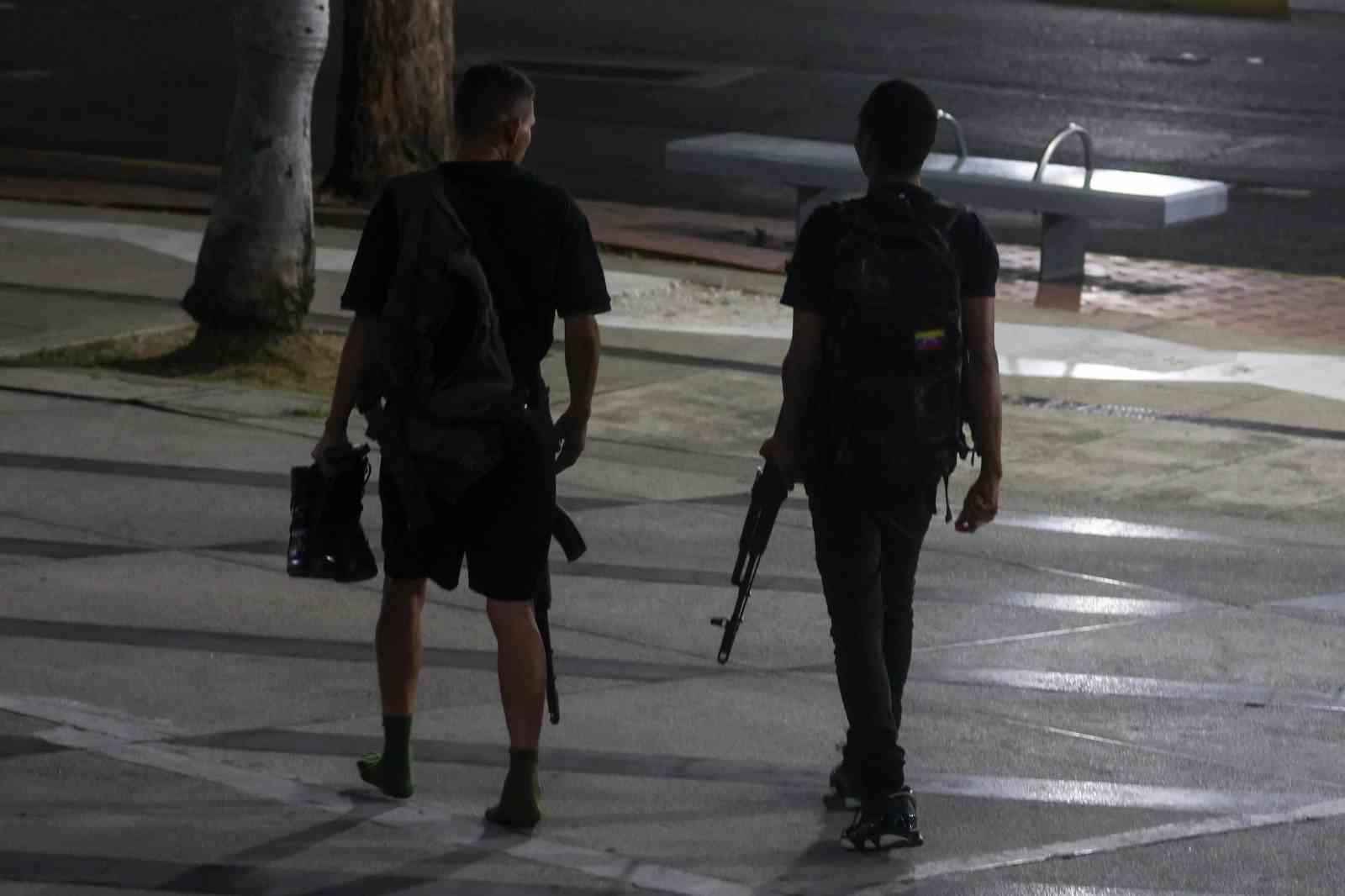 Venezuela hükümeti: "ABD, farklı bölgelerdeki sivil ve askeri tesislere saldırı gerçekleştirdi"
Venezuela hükümeti: "ABD, farklı bölgelerdeki sivil ve askeri tesislere saldırı gerçekleştirdi"