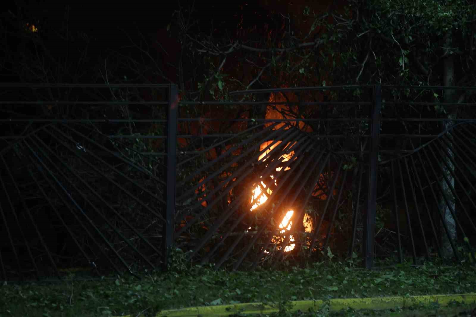 Venezuela hükümeti: "ABD, farklı bölgelerdeki sivil ve askeri tesislere saldırı gerçekleştirdi"
Venezuela hükümeti: "ABD, farklı bölgelerdeki sivil ve askeri tesislere saldırı gerçekleştirdi"