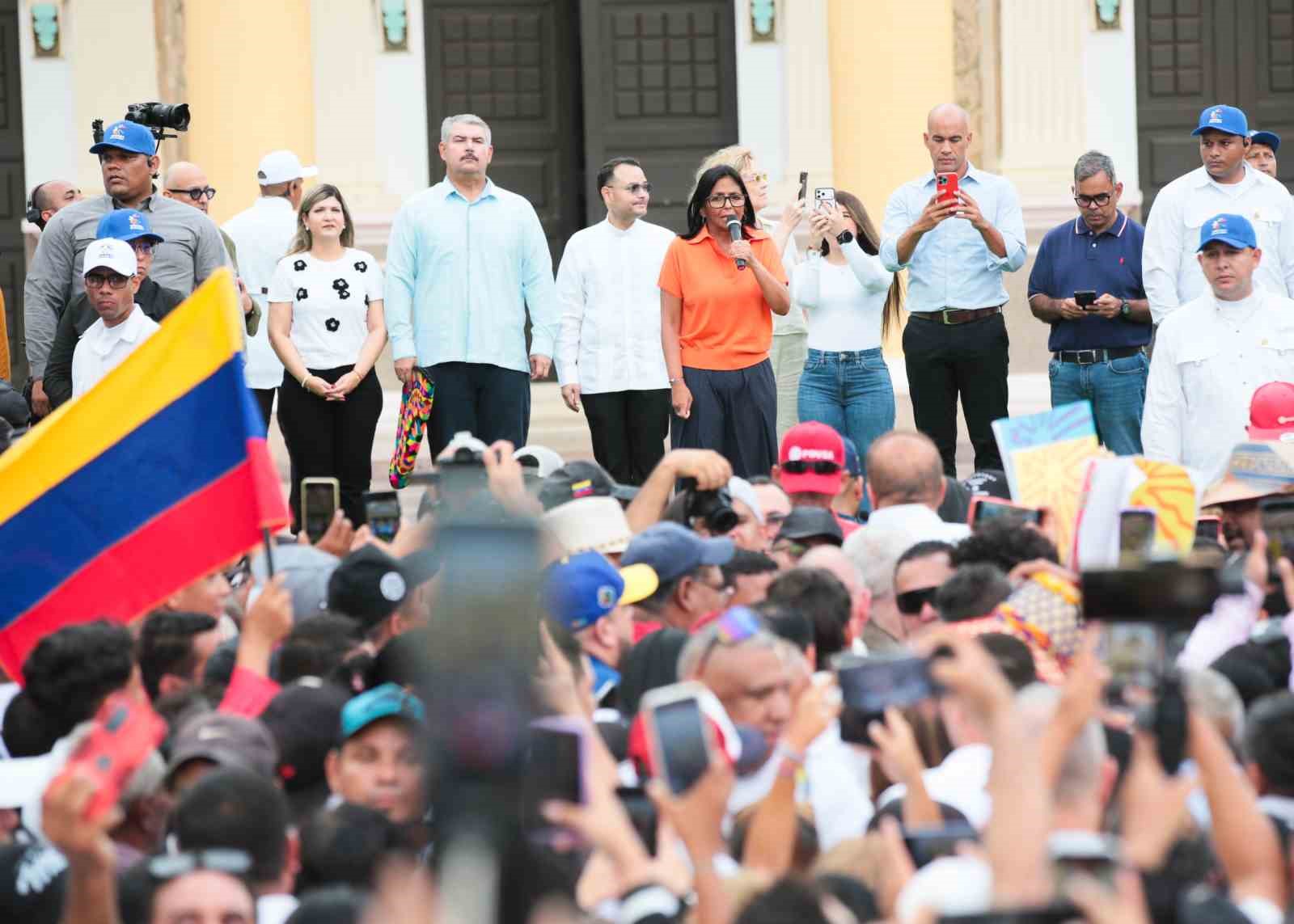 Venezuelalılar ABD yaptırımlarının kaldırılması için yürüyüş başlattı
