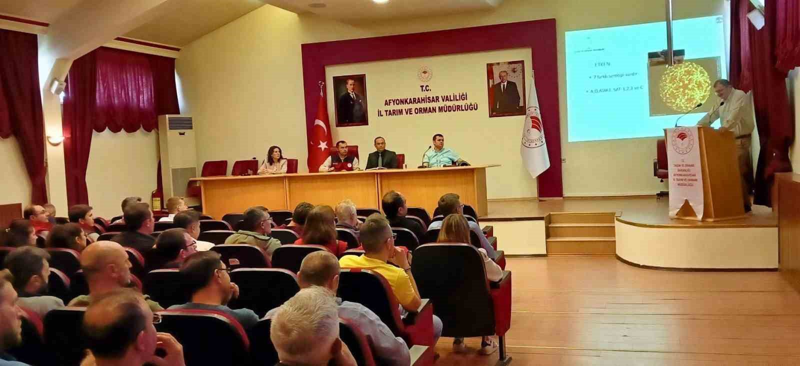 Veteriner hekimlere yönelik şap hastalığıyla mücadele toplantısı yapıldı
