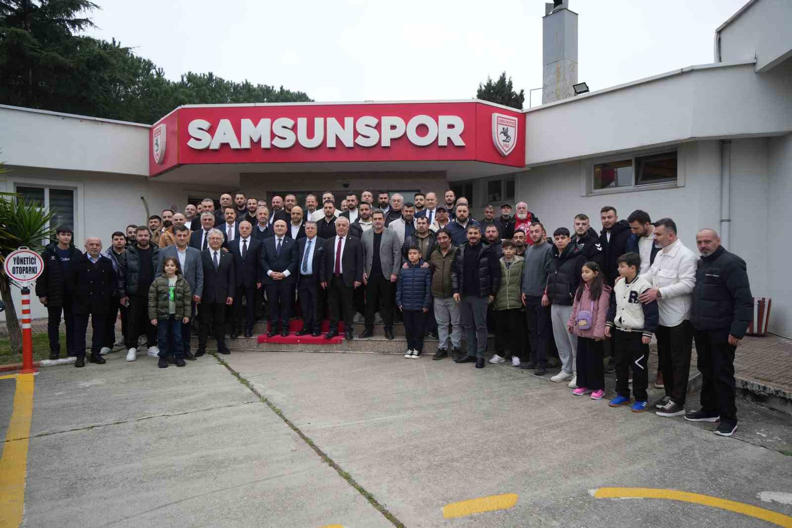 Veysel Bilen: "Samsunspor’un hedefi kupa finali ve Avrupa"
Veysel Bilen: "Samsunspor’un hedefi kupa finali ve Avrupa"