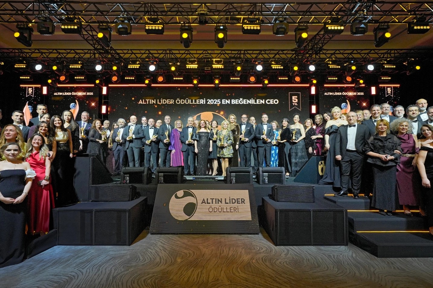 Veysi Kubba’ya ikinci kez Altın Lider ödülü
