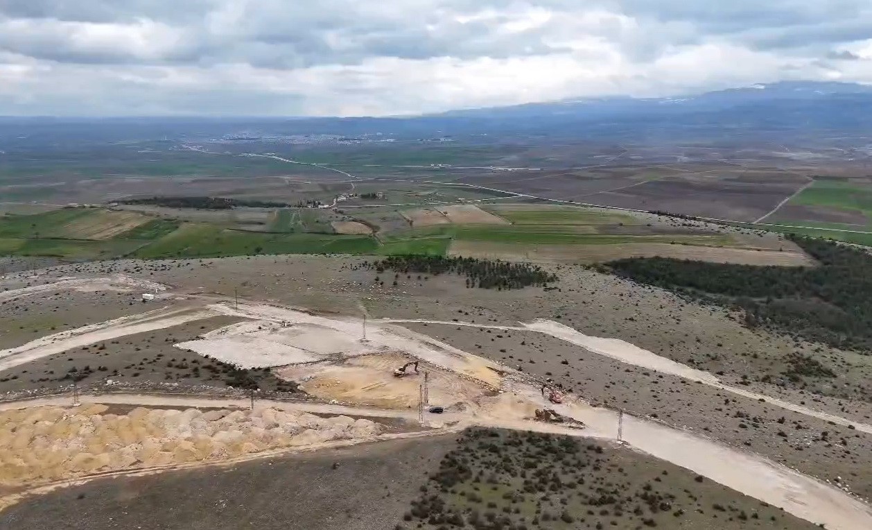 Vezirköprü OSB’de yatırım hamlesi: 1 milyon metrekarelik alan tahsise açıldı
Vezirköprü OSB’de yatırım hamlesi: 1 milyon metrekarelik alan tahsise açıldı