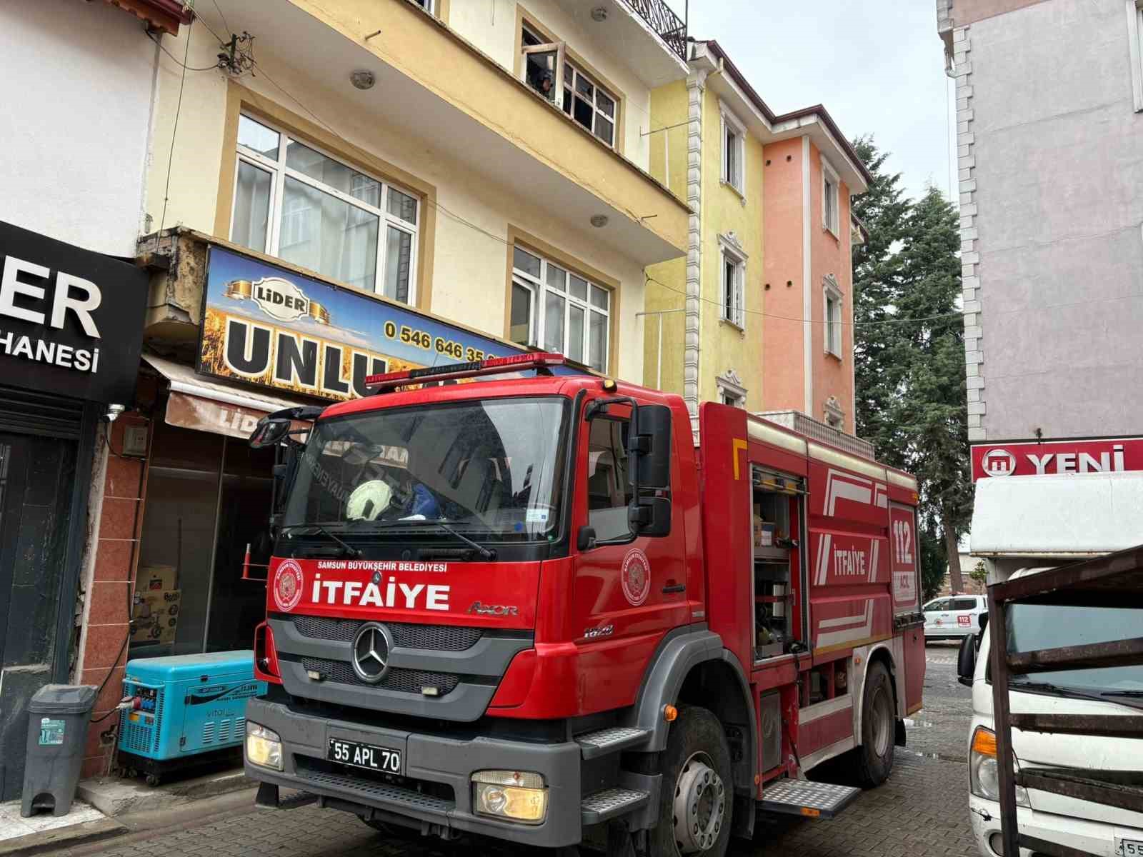 Vezirköprü’de daire yangını
