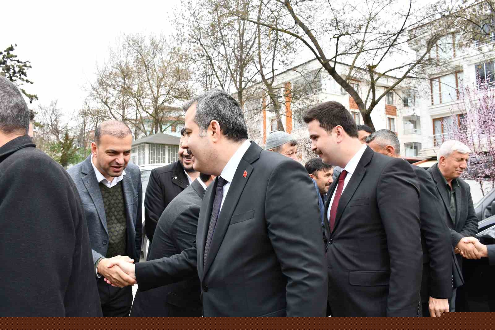 Vezirköprü’de protokol vatandaşla bayramlaştı
