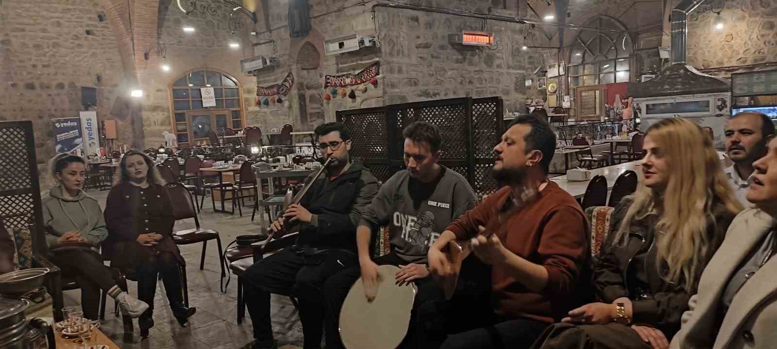 Vezirköprü’de türkü gecesi
