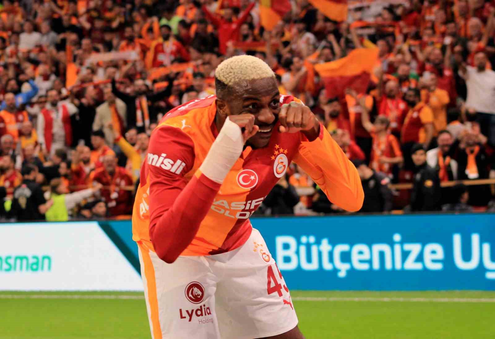 Victor Osimhen bu sezonki 20. golünü attı
