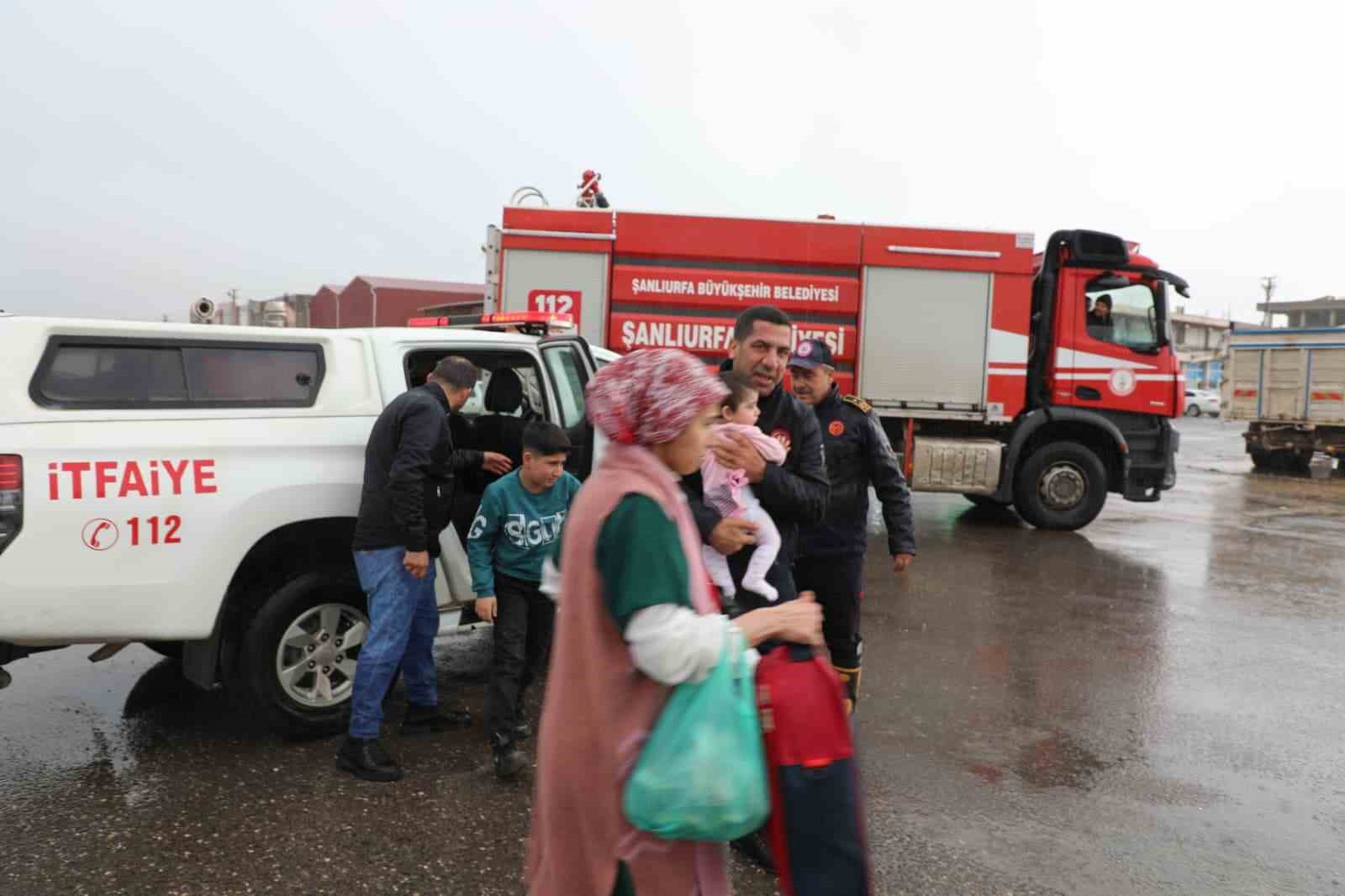 Viranşehir’de aşırı yağış sele neden oldu: 9 kişilik aile kurtarıldı
