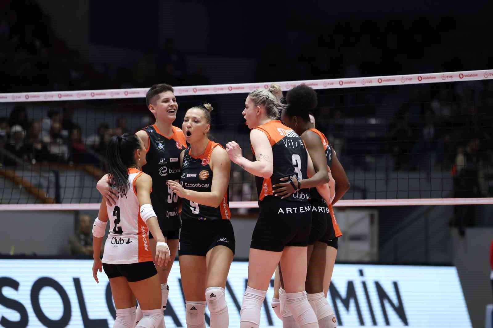 Vodafone Sultanlar Ligi: Aras Kargo: 3 - Eczacıbaşı Dynavit: 2
