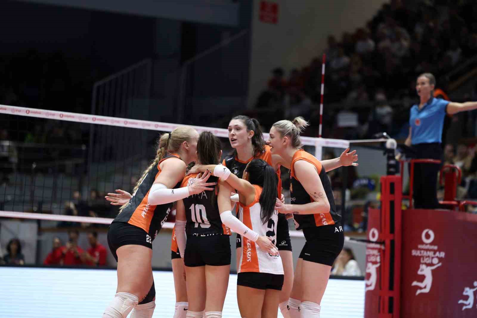 Vodafone Sultanlar Ligi: Aras Kargo: 3 - Eczacıbaşı Dynavit: 2
