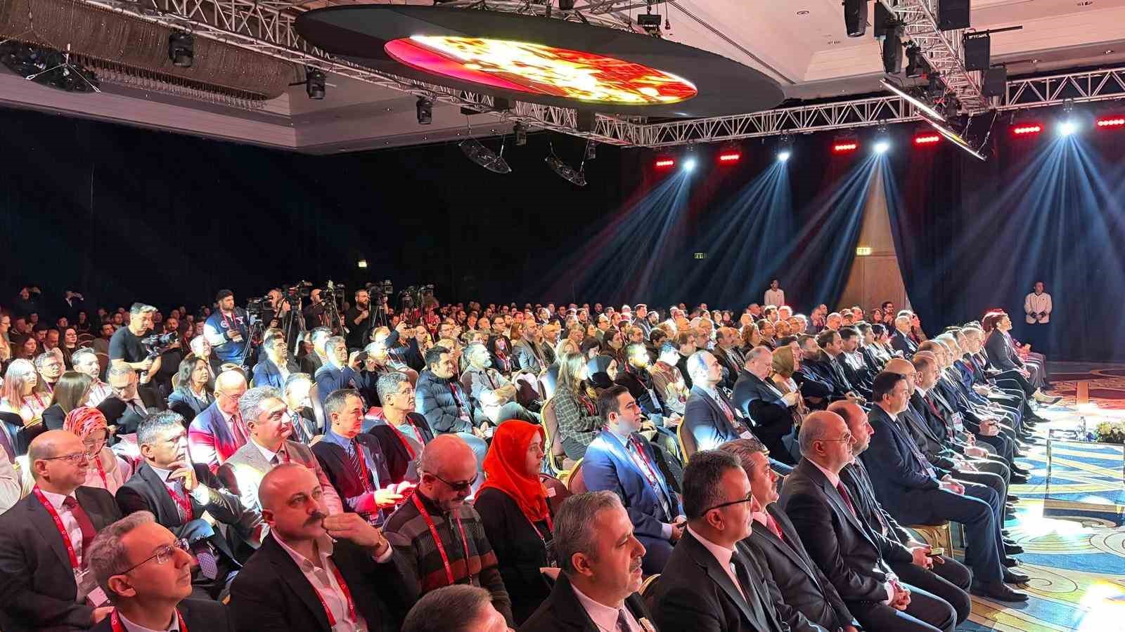 Vodafone Türkiye CEO’su Aksoy: "1 Nisan itibarıyla 5G’yi müşterilerimize ulaştıracağız"
