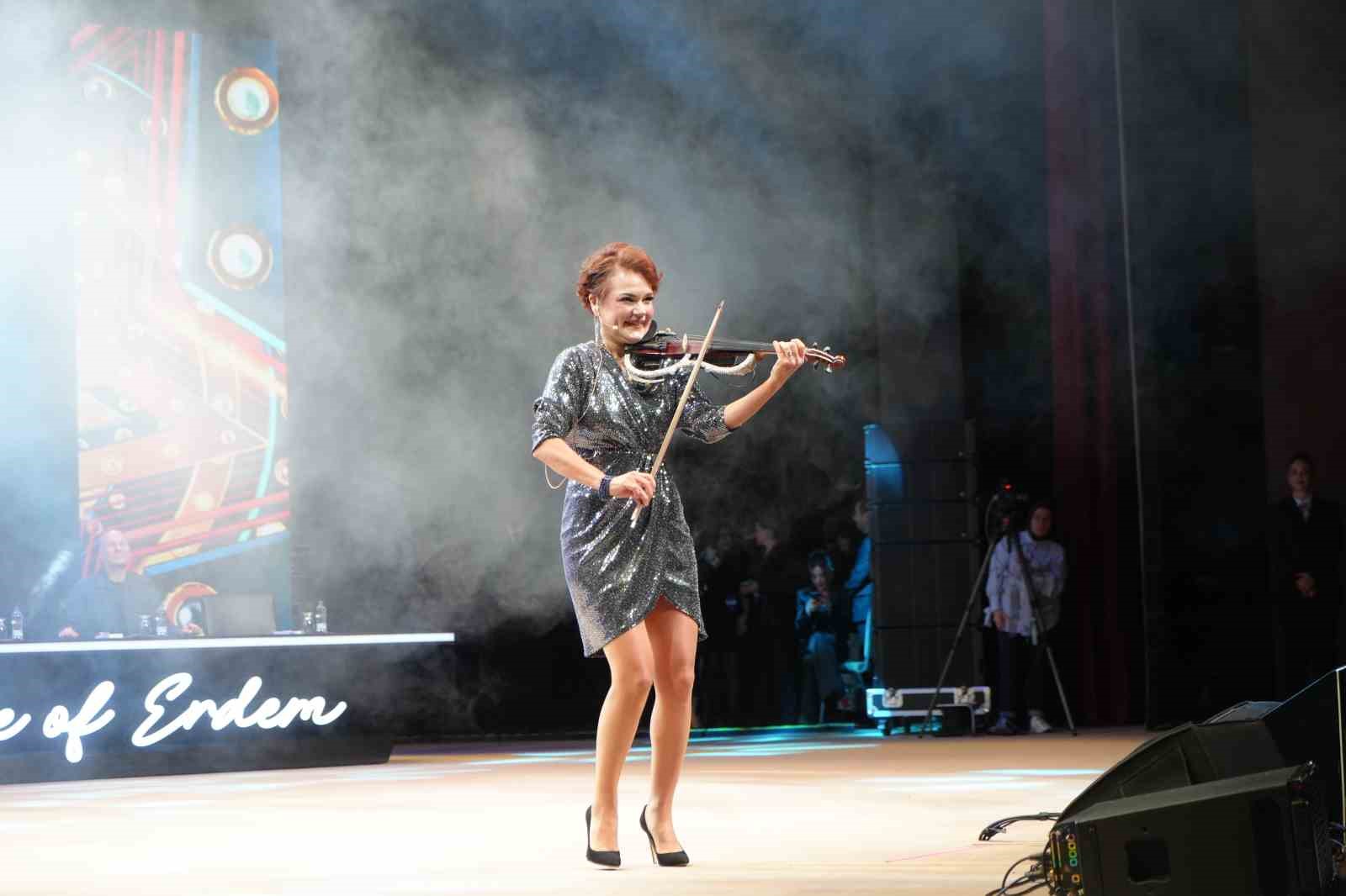 Voice of Erdem müzik yarışması coşkuyla sona erdi
Voice of Erdem müzik yarışması coşkuyla sona erdi