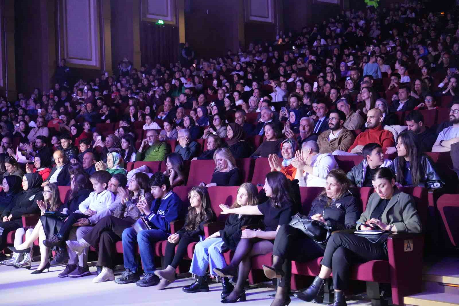 Voice of Erdem müzik yarışması coşkuyla sona erdi
Voice of Erdem müzik yarışması coşkuyla sona erdi