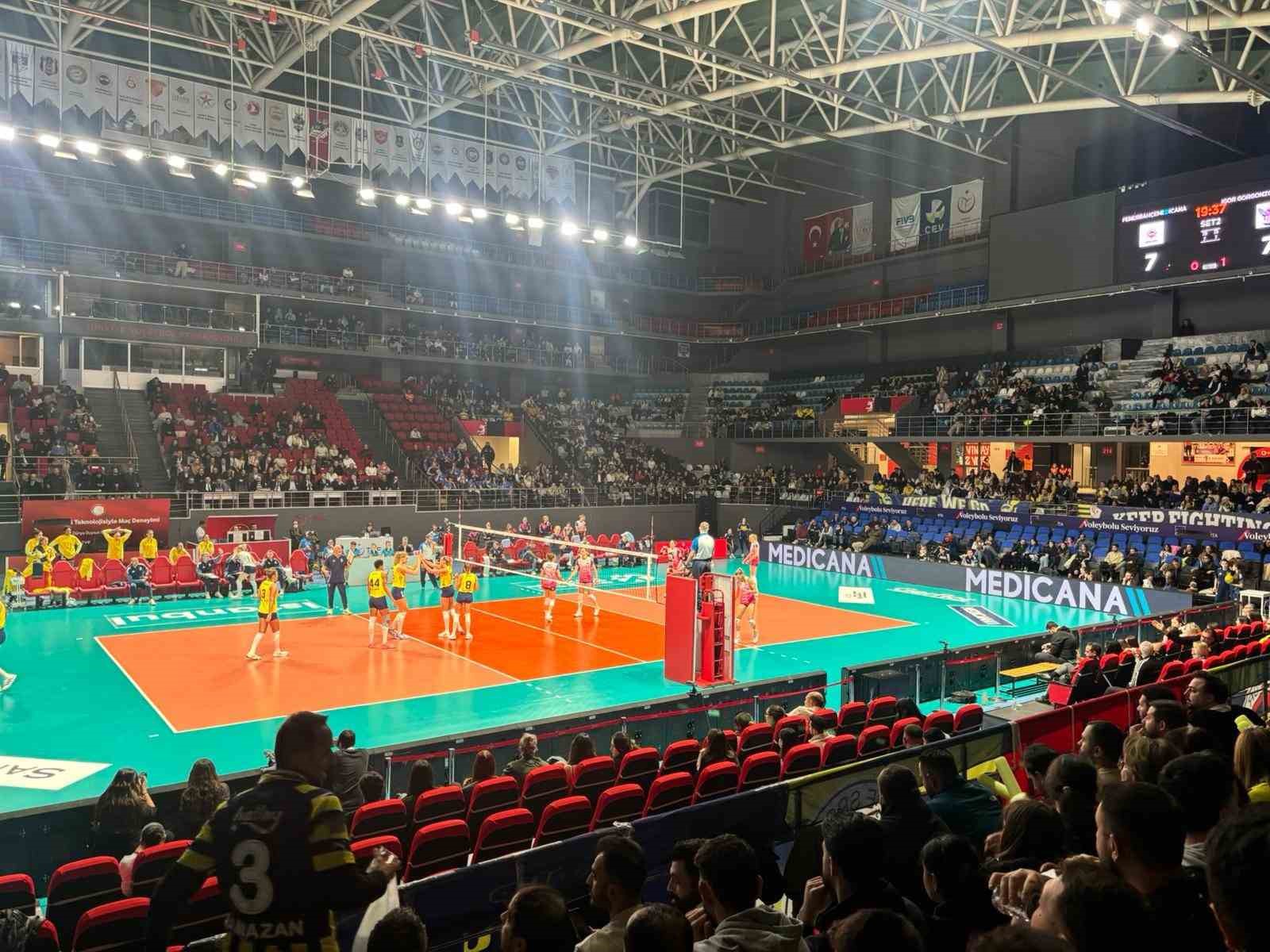 Voleybol maçında anlamlı çağrı: Rahim ağzı kanserine karşı tribünler konuştu
