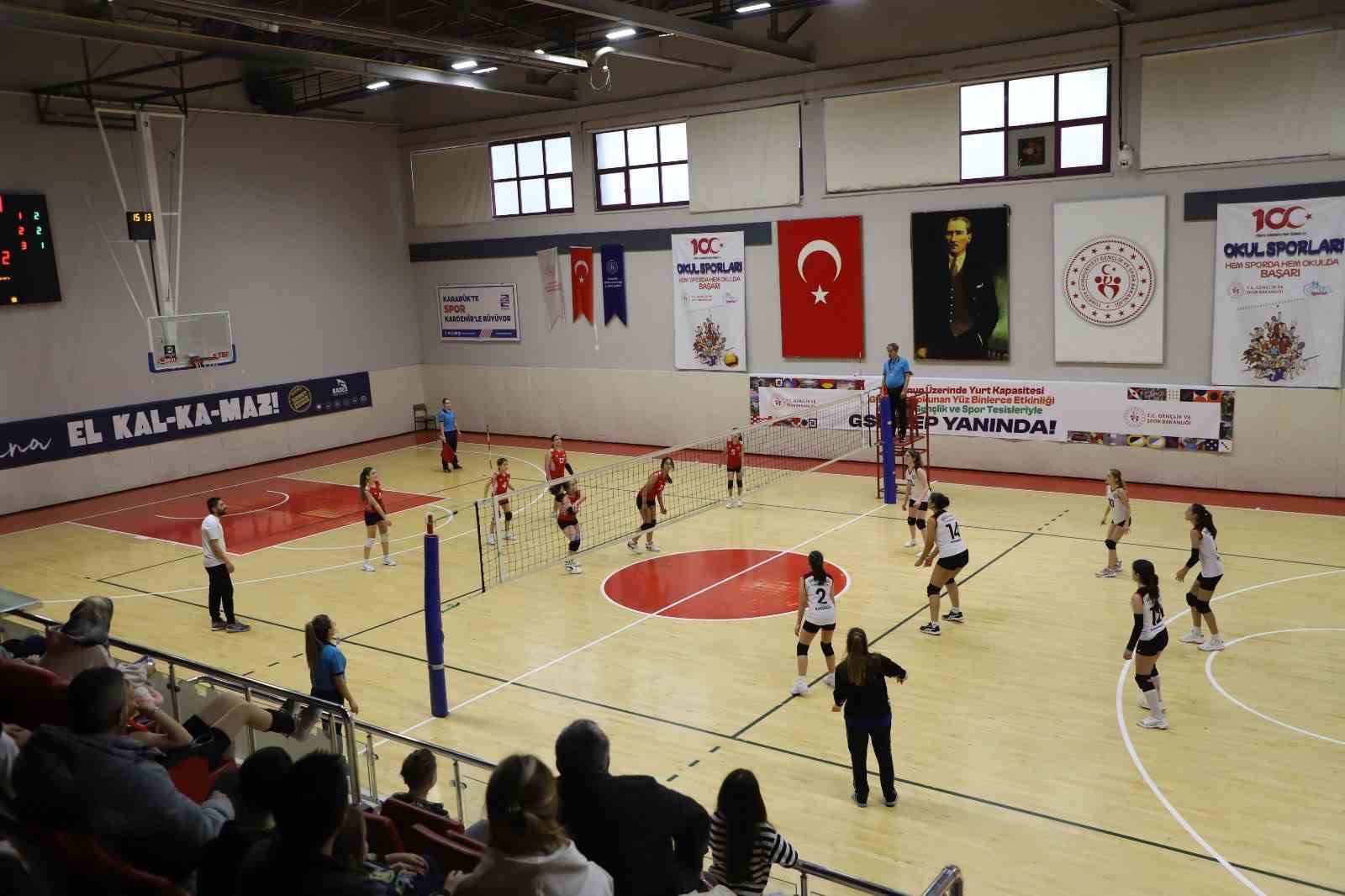 Voleybol Midi Kızlar İl Birinciliği müsabakaları sona erdi
