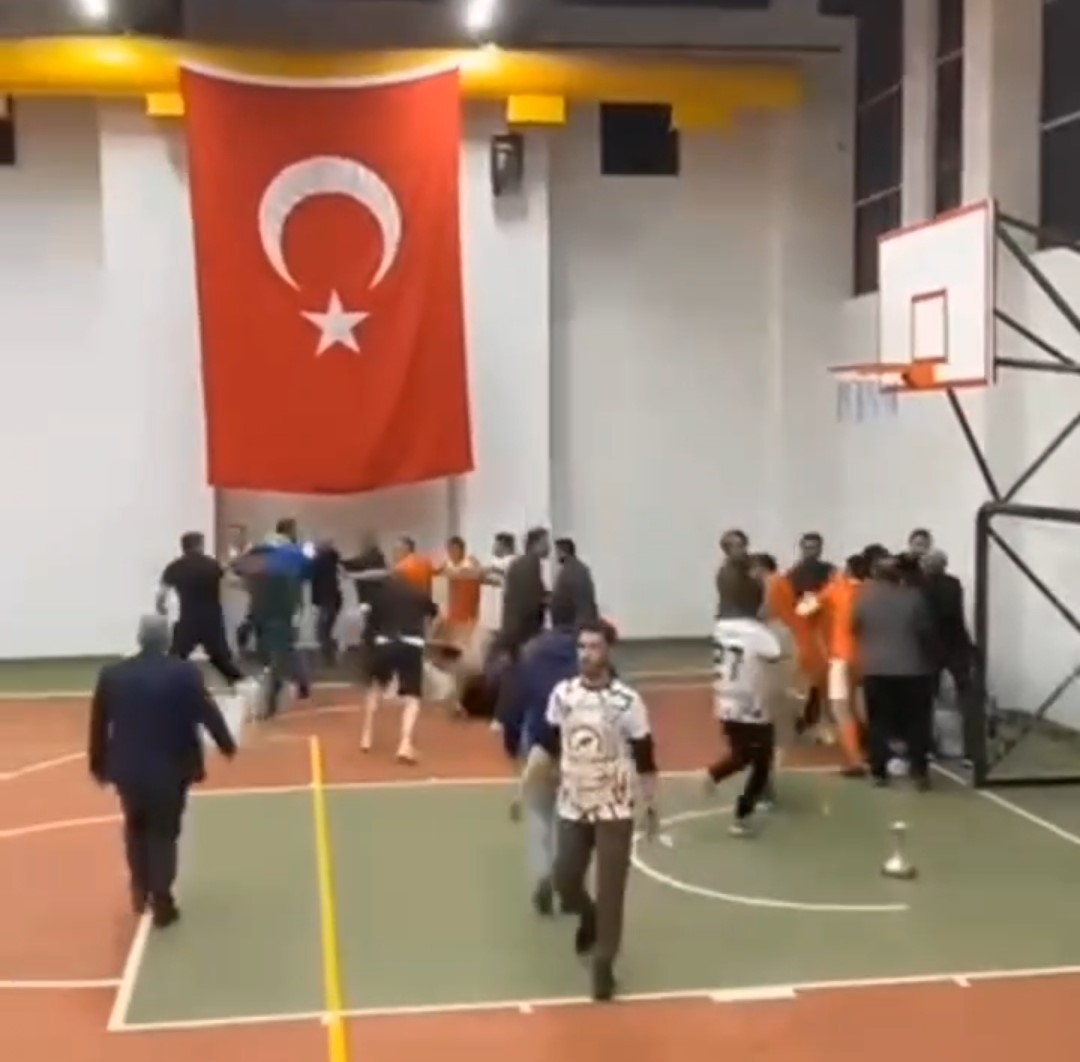 Voleybol turnuvasında 6 öğretmen darp edildi
