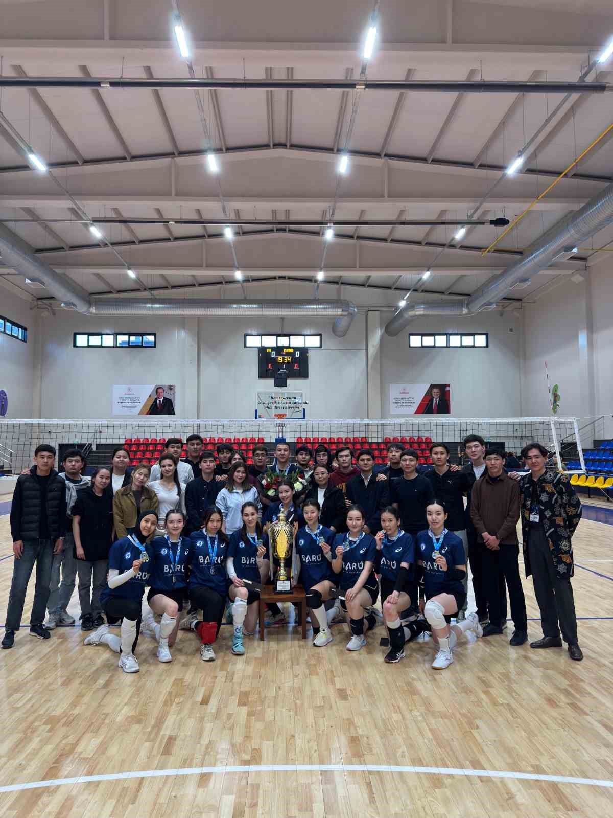 Voleybol turnuvasında Kazakistanlı öğrenciler şampiyon oldu.
